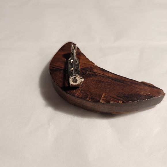 Vintage Wooden Brooch - Picture 5 of 8